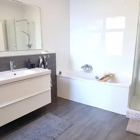 公寓 Cosy Living Apartment-120qm-fast Wifi-free Parking 汉诺威