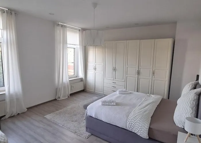 Appartement Cosy Living Apartment-120qm-fast Wifi-free Parking