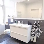 Lejlighed Cosy Living Apartment-120qm-fast Wifi-free Parking