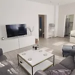 Lejlighed Cosy Living Apartment-120qm-fast Wifi-free Parking Hannover