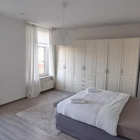 Apartamento Cosy Living Apartment-120qm-fast Wifi-free Parking